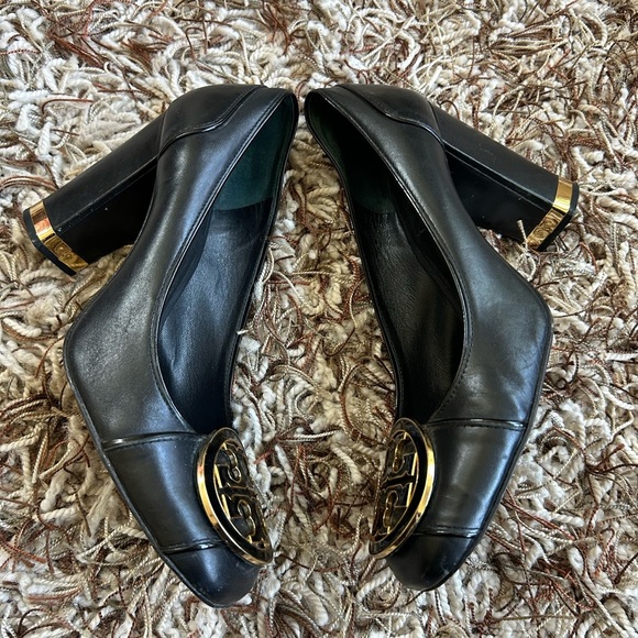 Tory Burch Black Leather Pumps with Gold Accents Size 9 - Picture 3 of 8